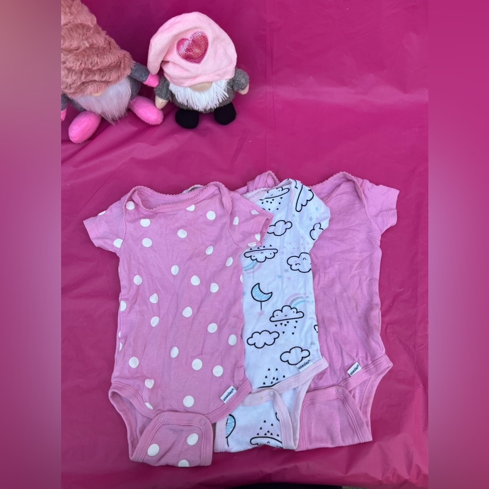 Baby Bundle!! Three 0-3 months multi-pack Gerber baby onesies 💗